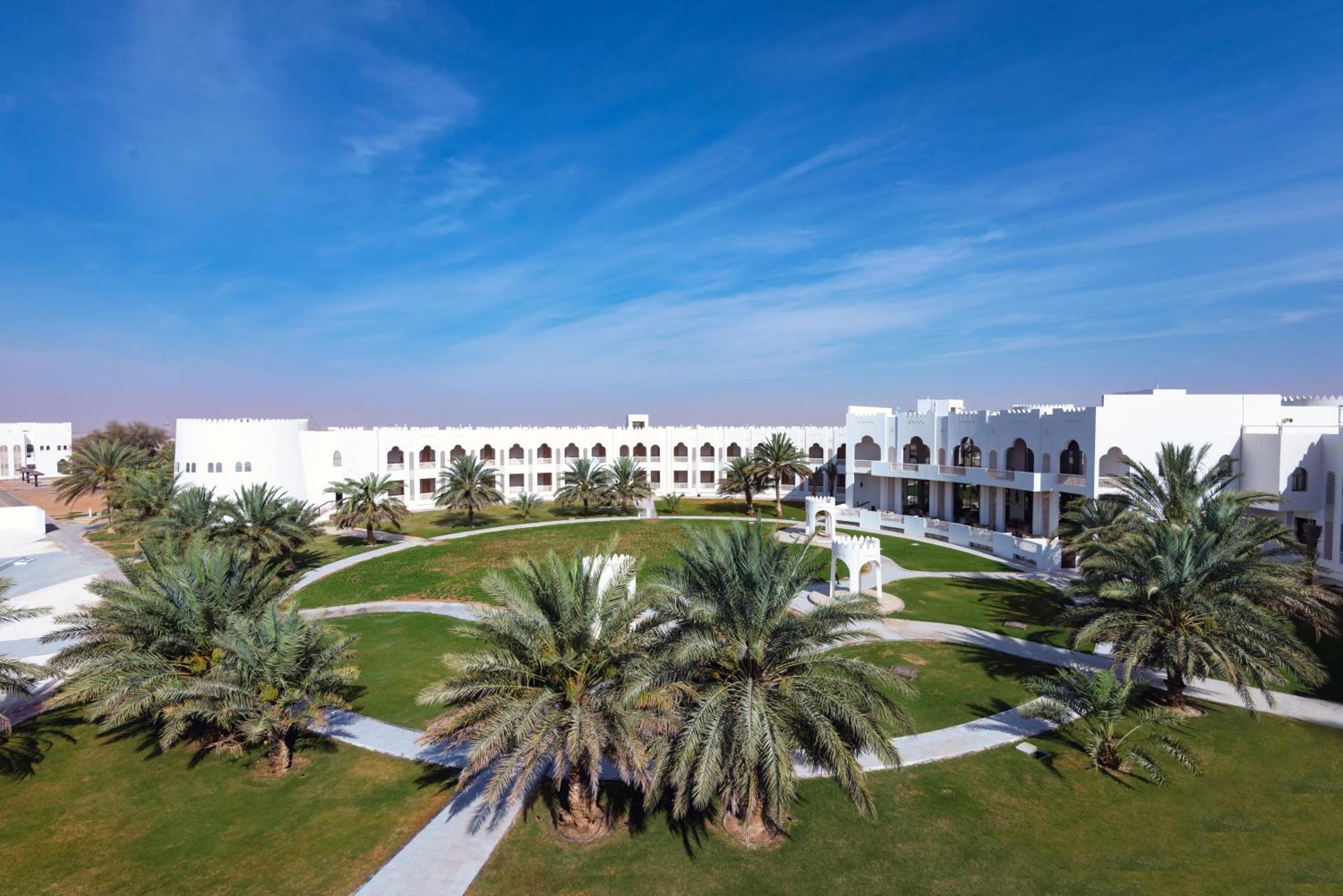 Liwa Hotel Mezairaa Exteriér fotografie